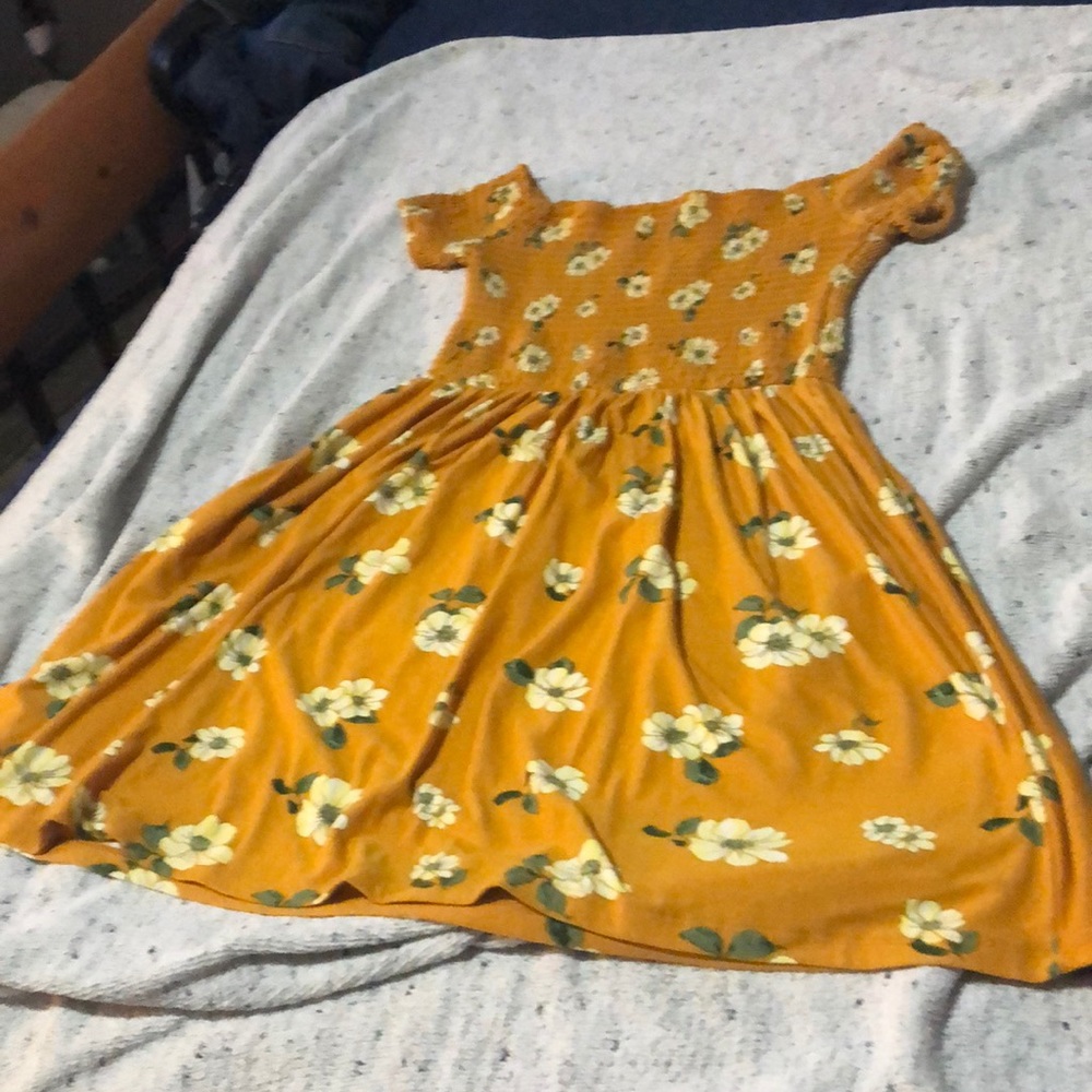 Mini dress mustard color with flowers. Size small